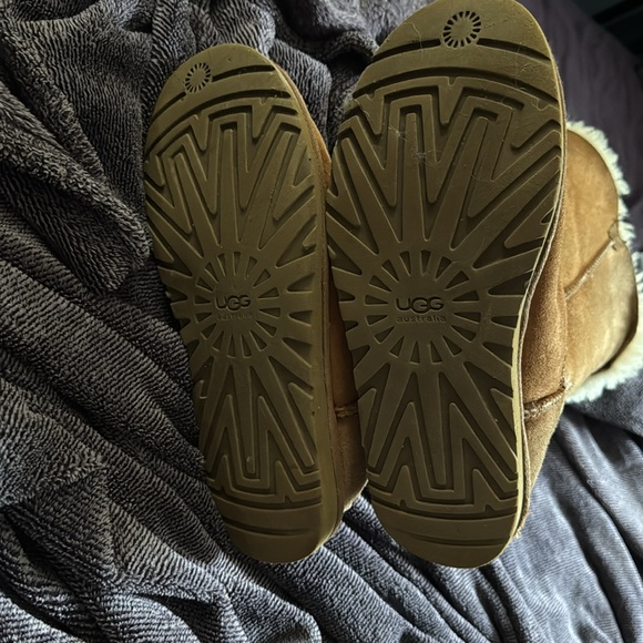 Tall, chestnut button, UGGs - Picture 3 of 5